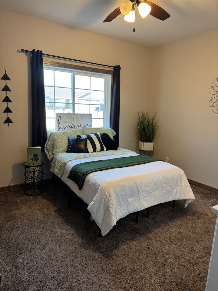 Голямо легло и баня на няколко крачки.