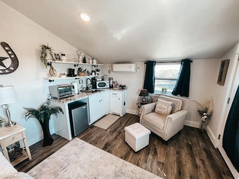 Top performing Airbnb: Cozy Stagecoach Suite with pool and outdoor spa in Weatherford