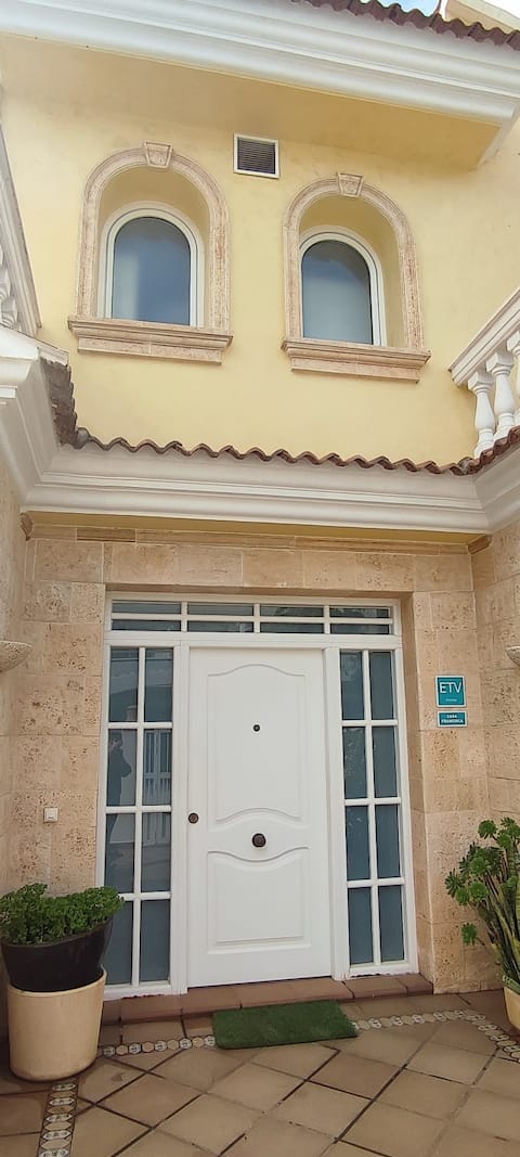 Villa Francisca
Pool & BBQ
ETV7846.1000m²