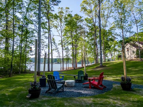Modern Lakefront Home with Private Putting Green