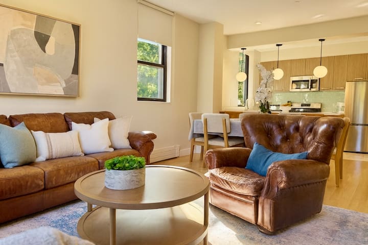 Spacious 3 BR Manhattan Flat Full-Floor w Balcony