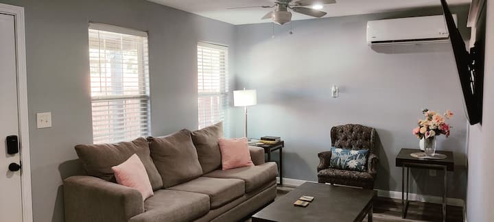 Private 1-bedroom Condo - Lake Eden, Pearland