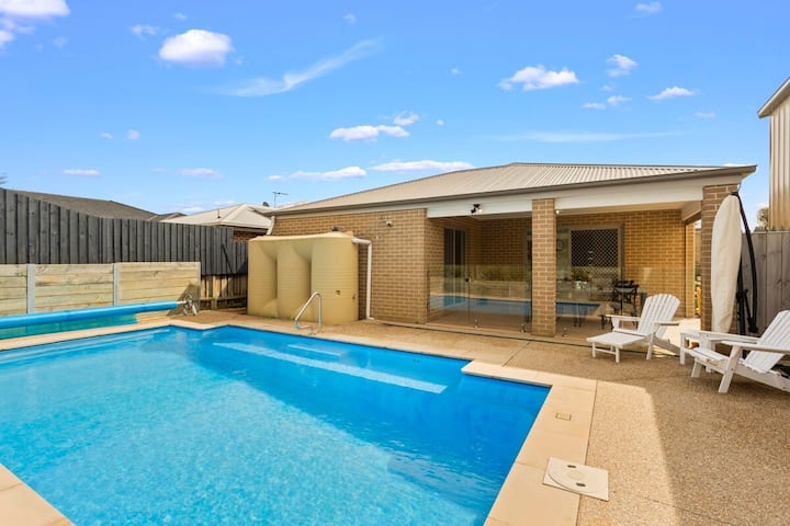 Family W/ Large Pool & Game Garage, Wlk To Beach - Melbourne