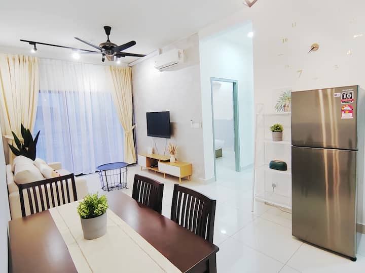 Traders Garden 13- New Modern 2br Pool View +Wi-fi - Cheras