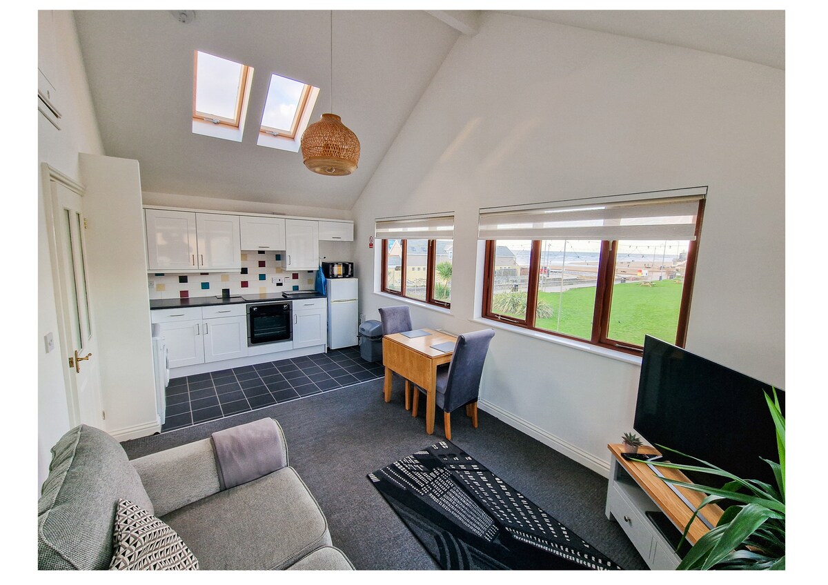 Top performing Airbnb: Sea-View Perranporth Apartment Near Beach in Perranzabuloe