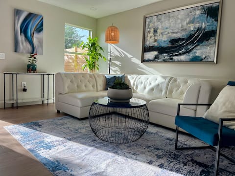 Successful Airbnb property: East ATX Oasis: Hot Tub, Pvt Deck, Rainfall Shower in Rogers Hill