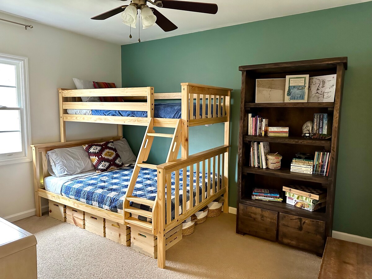 Pacha juu ya kitanda Kamili (ghorofa ya juu kwa ajili ya watoto pekee)