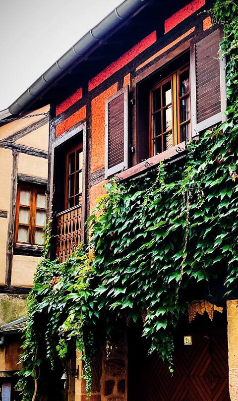 La Maison Rouge In the historic heart of Riquewihr