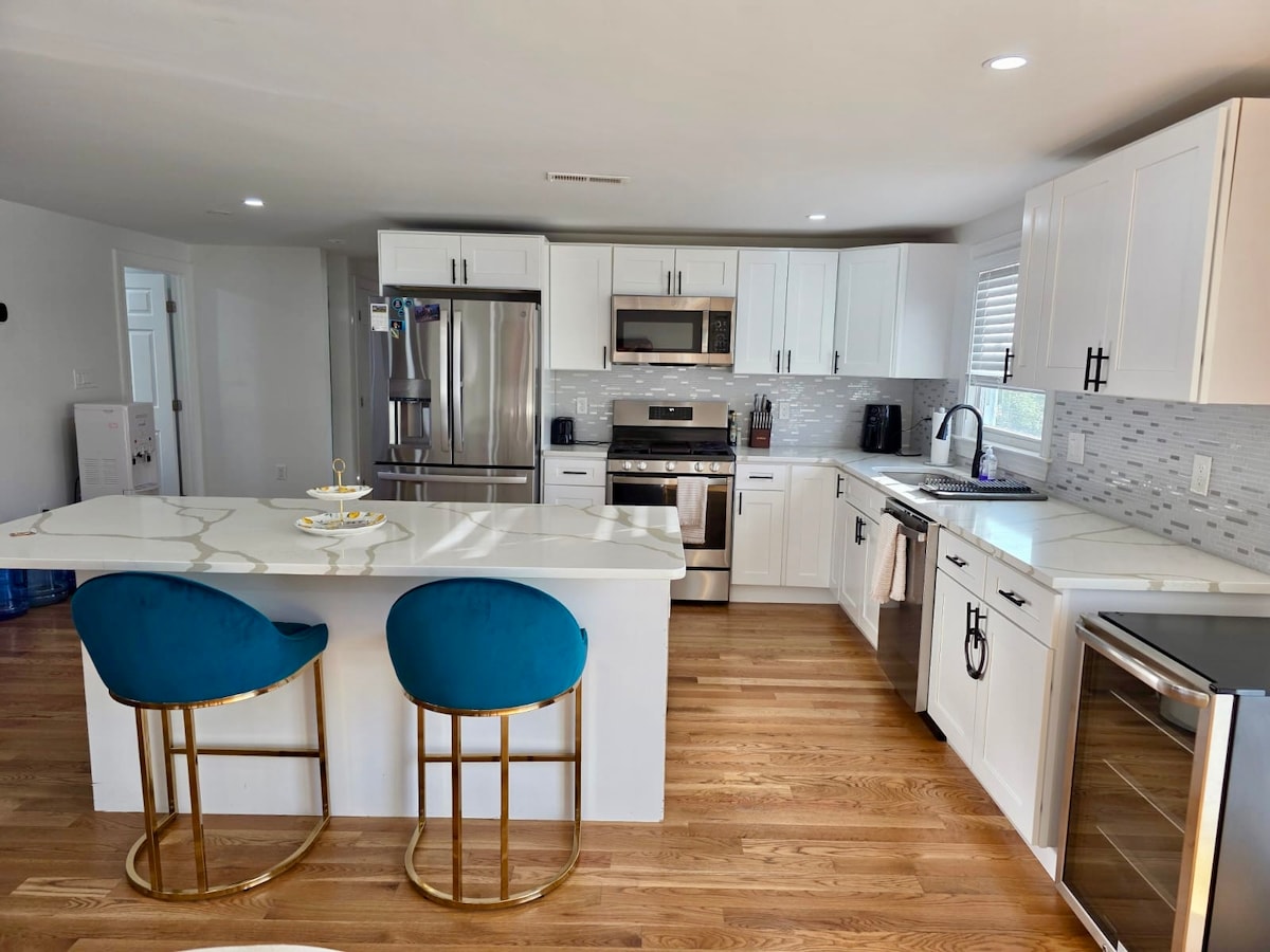 Popular Airbnb listing: Brand New 3Bed2bath Home Near Logan, Boston &Salem in Revere