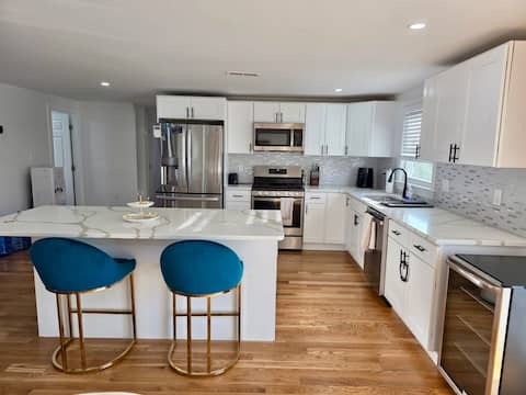 Popular Airbnb listing: Brand New 3Bed2bath Home Near Logan, Boston &Salem in Revere