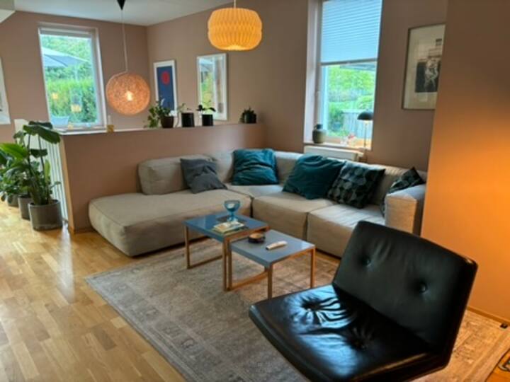 Sunny Duplex W/ Private Patio In Trendy Nydalen - Oslo