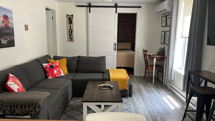 1020 Mainst.,sussex, Beehive Inn. Unit 2 Of 2! - Sussex