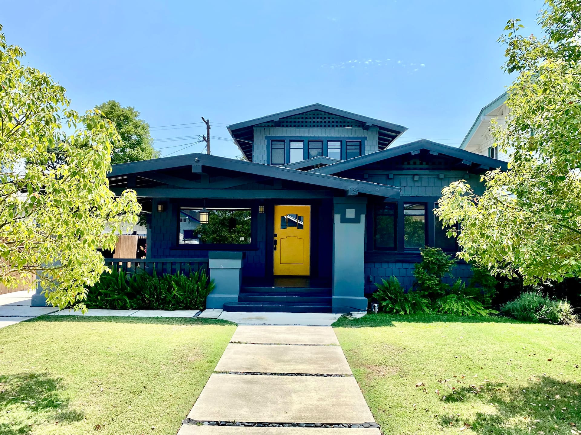 Craftsman Retreat: 4 bedrooms & 2 living rooms