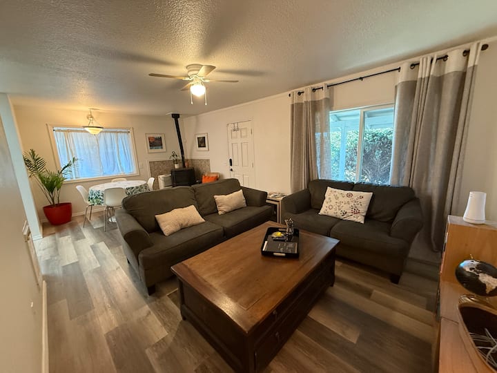Goldilock's & The 3 Cs -Comfortable, Cozy, Central - Crescent City, CA