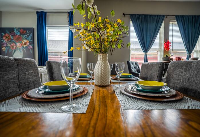 Relaxing&Comfy! 3BR/3BA Near Downtown Fully Gated!