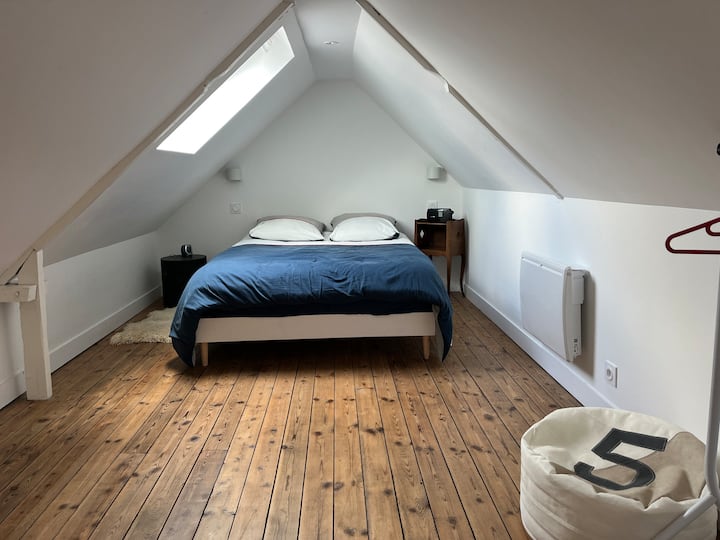 140 x 190 lôžko s veľmi pohodlným matracom, matracom a pamäťovými vankúšmi