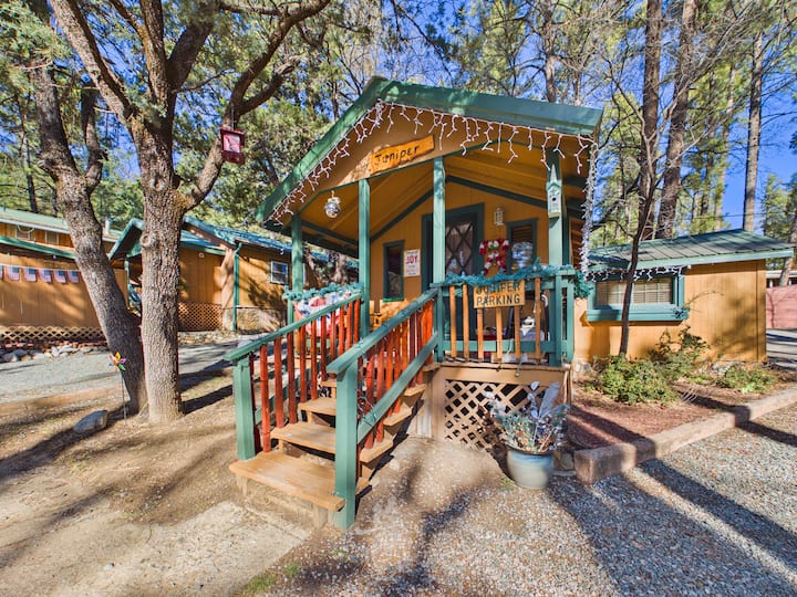 "Juniper" - Romantic Studio / Cozy Fireplace - Ruidoso, NM