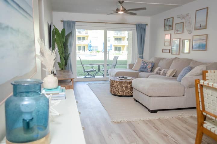 Ground Floor Poolside Direct Beach Access 2/2 - New Smyrna Beach, FL