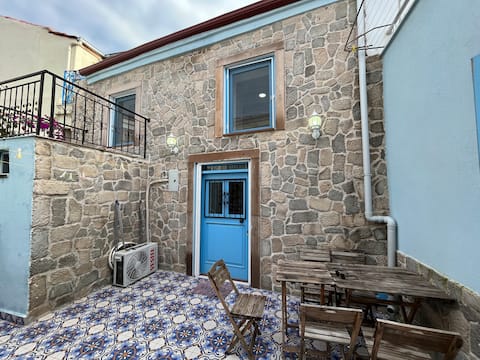 Cross House Historical Greek House 2 Floors and Courtyard Wi-Fi