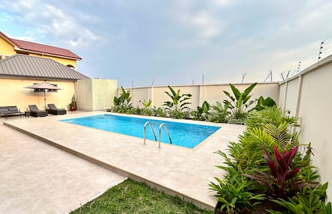 Palms Garden luxury 4bd/ba with pool (East Legon)