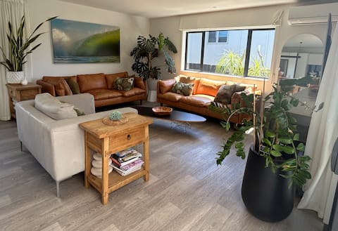 Top Airbnb: Modern beach pad, spacious indoor/outdoor living in Whangamatā
