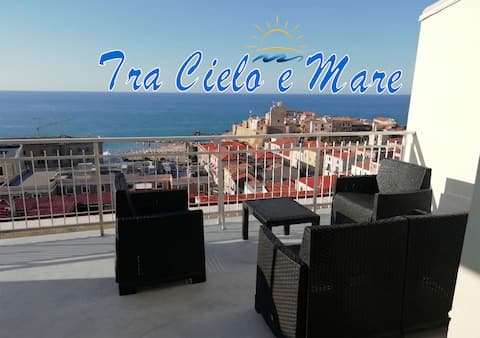 Downtown apartment with a terrace overlooking the sea