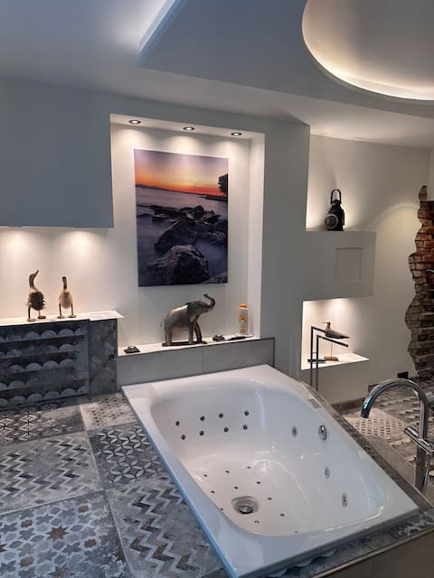 Vacation home with hot tub and sauna