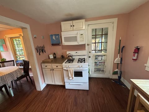 Successful Airbnb property: Downtown Ithaca a block to Commons in Ithaca