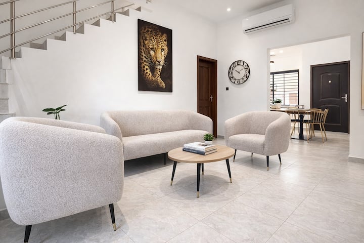 Lovely 2bedroom| Queen Beds| Standby Power | Wifi - Accra
