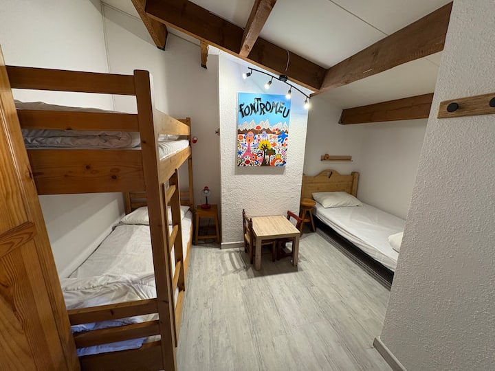 Chumba kidogo kinachofaa kwa watoto 3. 