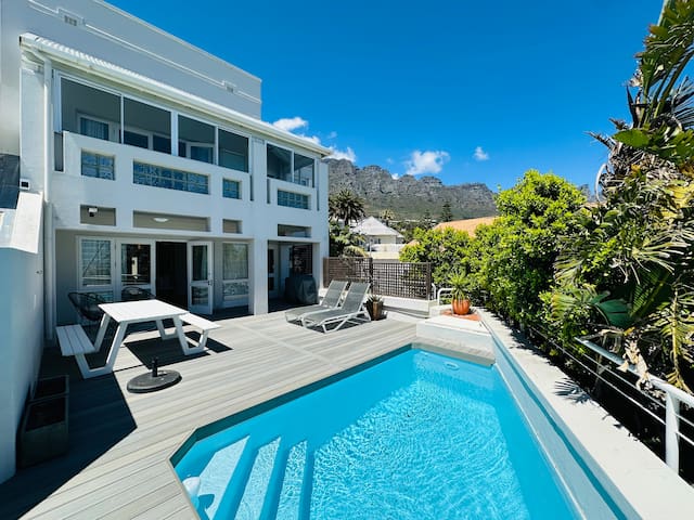 3 Bedroom Townhouse with Pool in Camps Bay