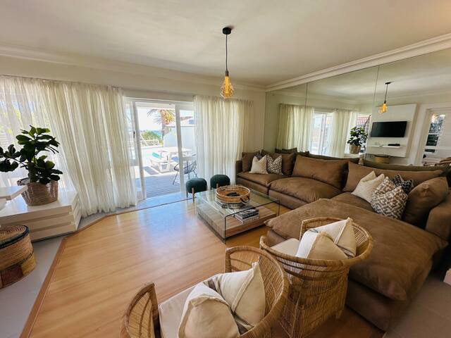 3 Bedroom Townhouse with Pool in Camps Bay gallery image 4