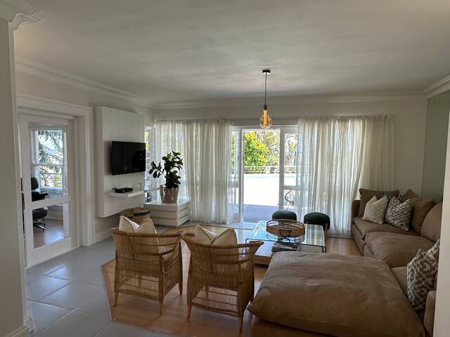 3 Bedroom Townhouse with Pool in Camps Bay gallery image 3