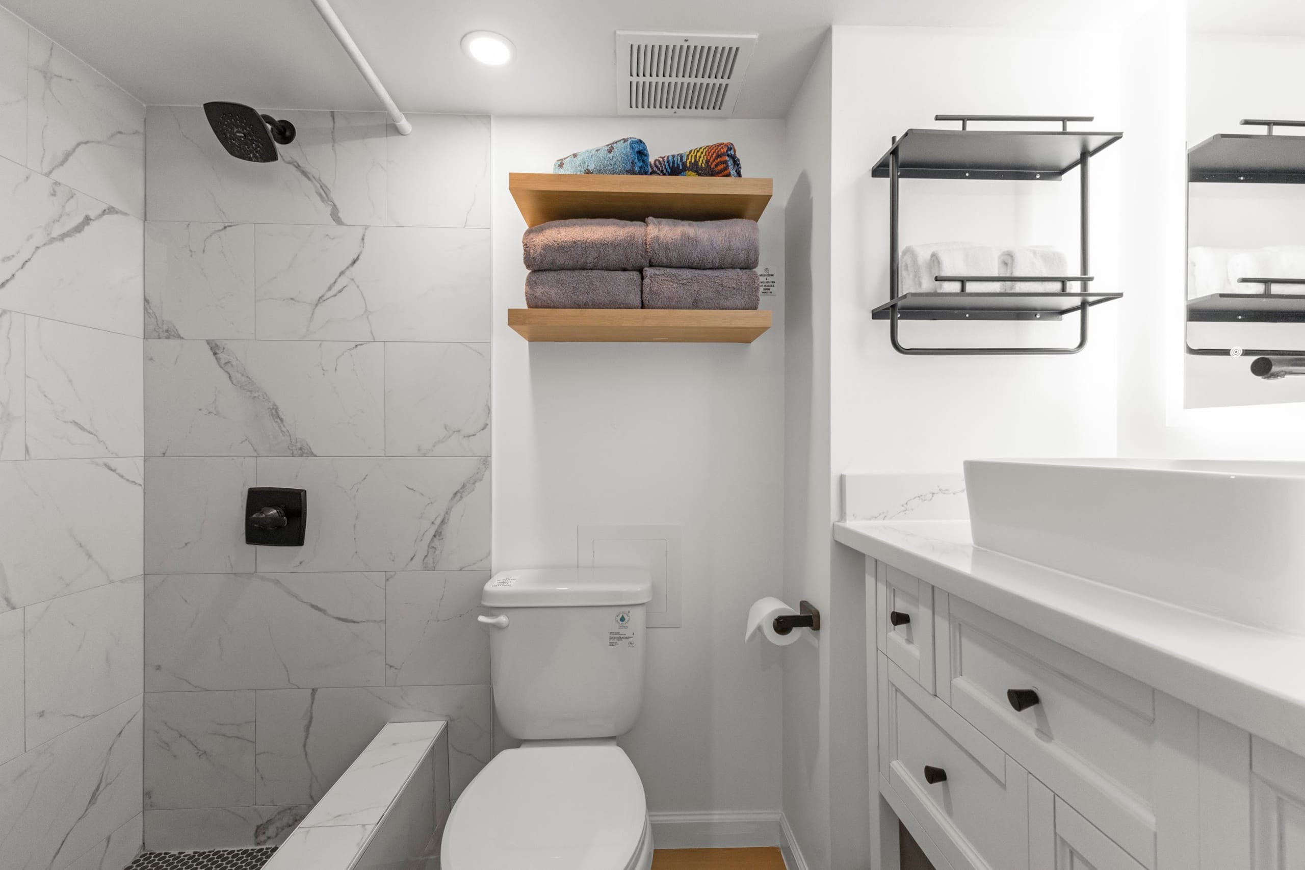 Condo in Honolulu · ★4.95 · Studio · 2 beds · 1 bath - Image 20