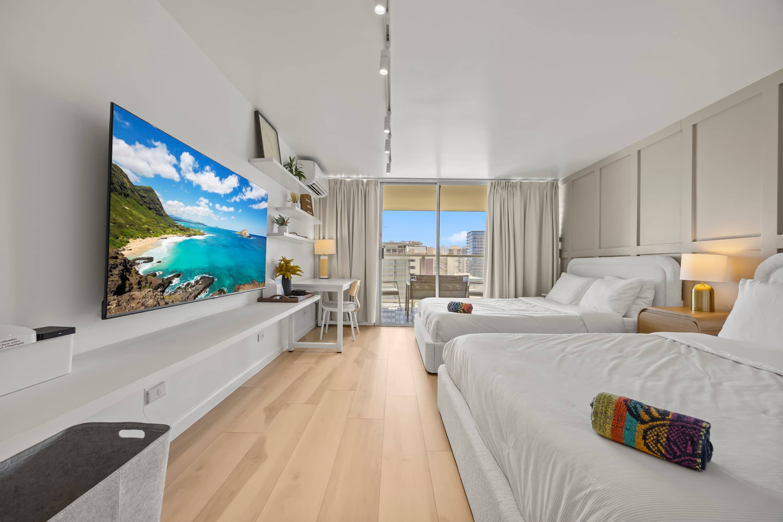 Condo in Honolulu · ★4.95 · Studio · 2 beds · 1 bath - Image 3