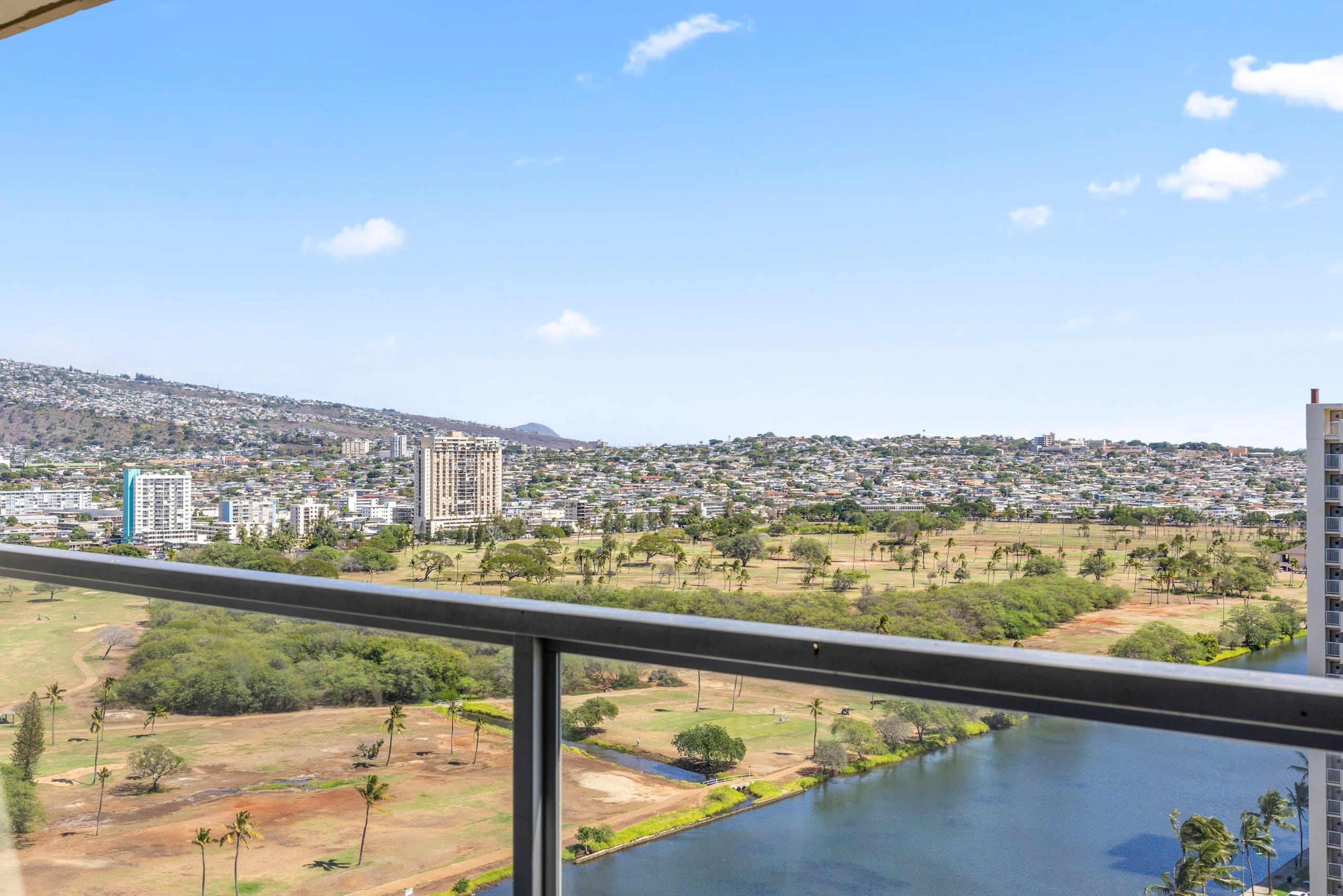 Condo in Honolulu · ★4.95 · Studio · 2 beds · 1 bath - Image 30