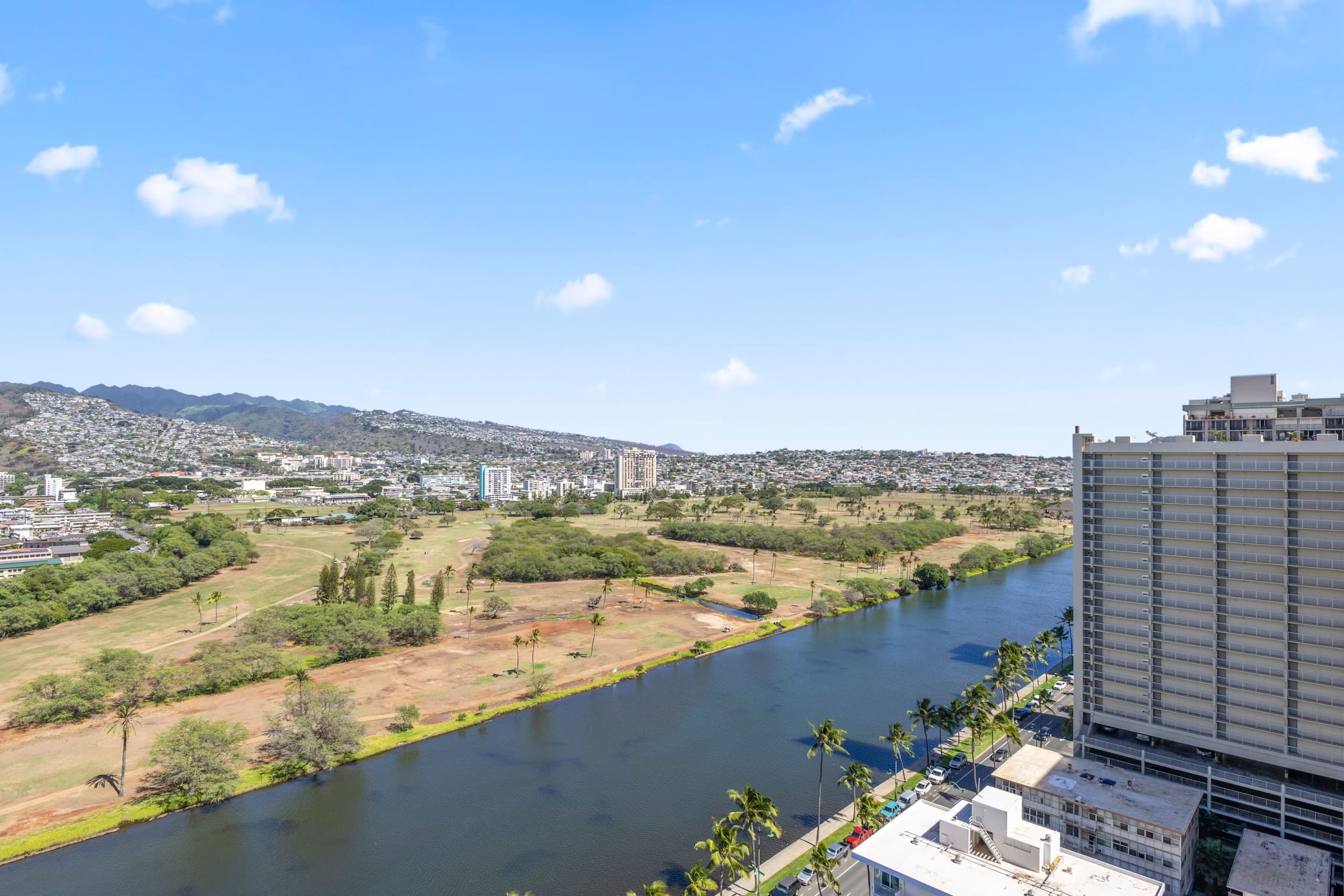 Condo in Honolulu · ★4.95 · Studio · 2 beds · 1 bath - Image 32