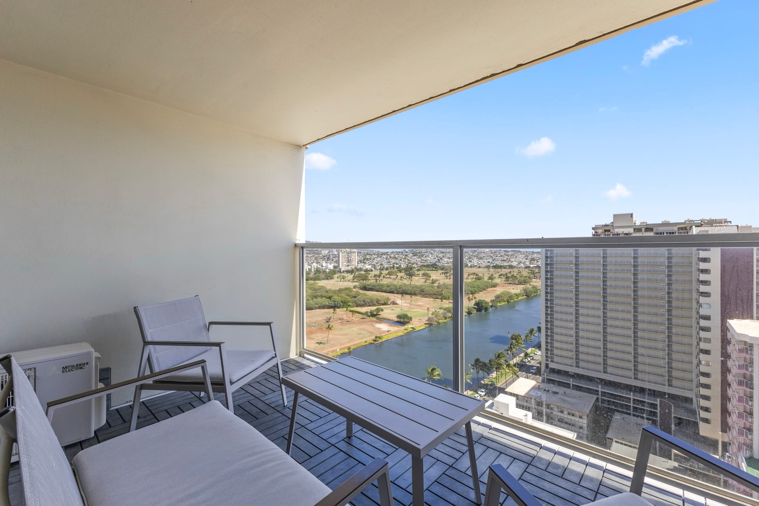 Condo in Honolulu · ★4.95 · Studio · 2 beds · 1 bath - Image 33
