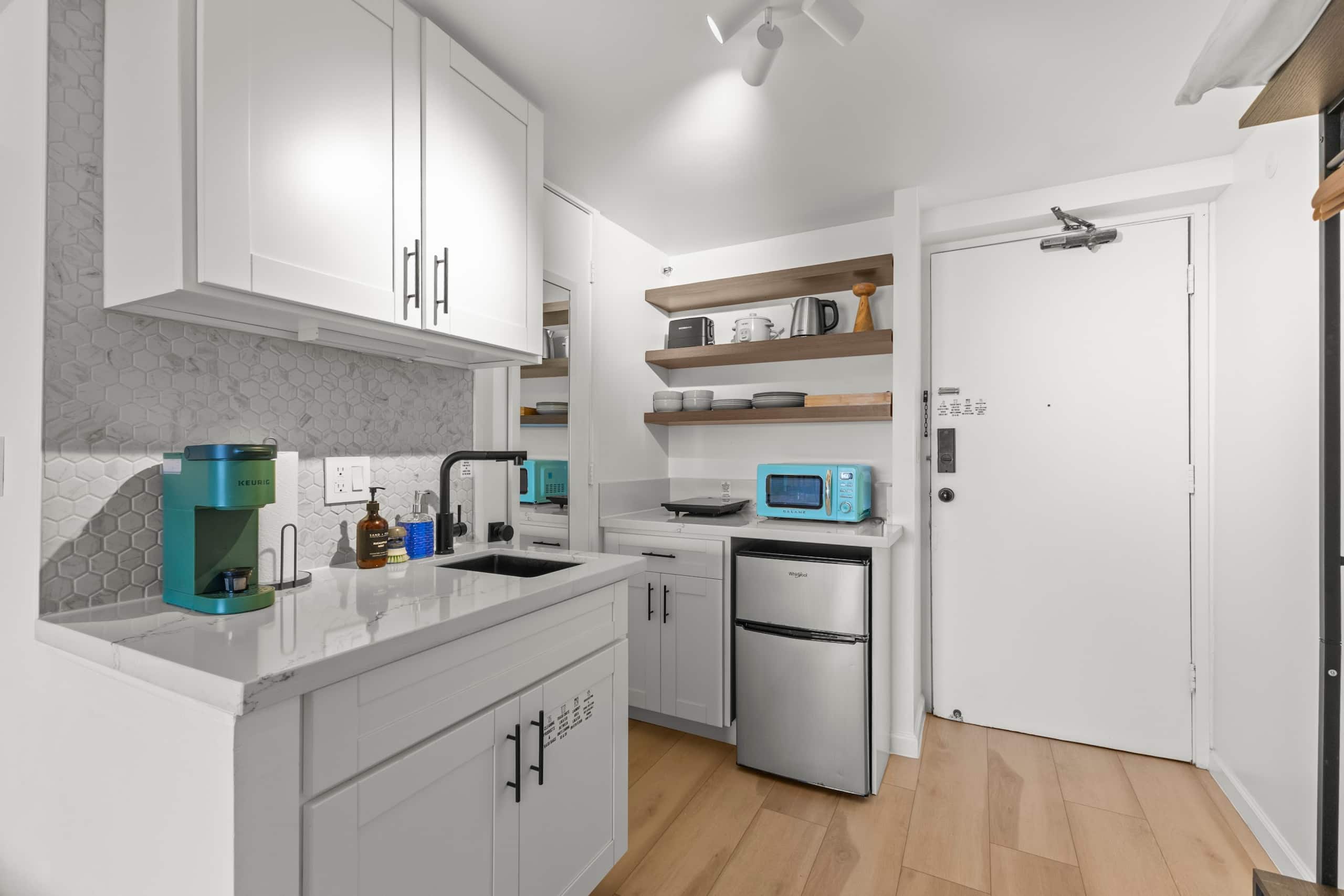 Condo in Honolulu · ★4.95 · Studio · 2 beds · 1 bath - Image 12