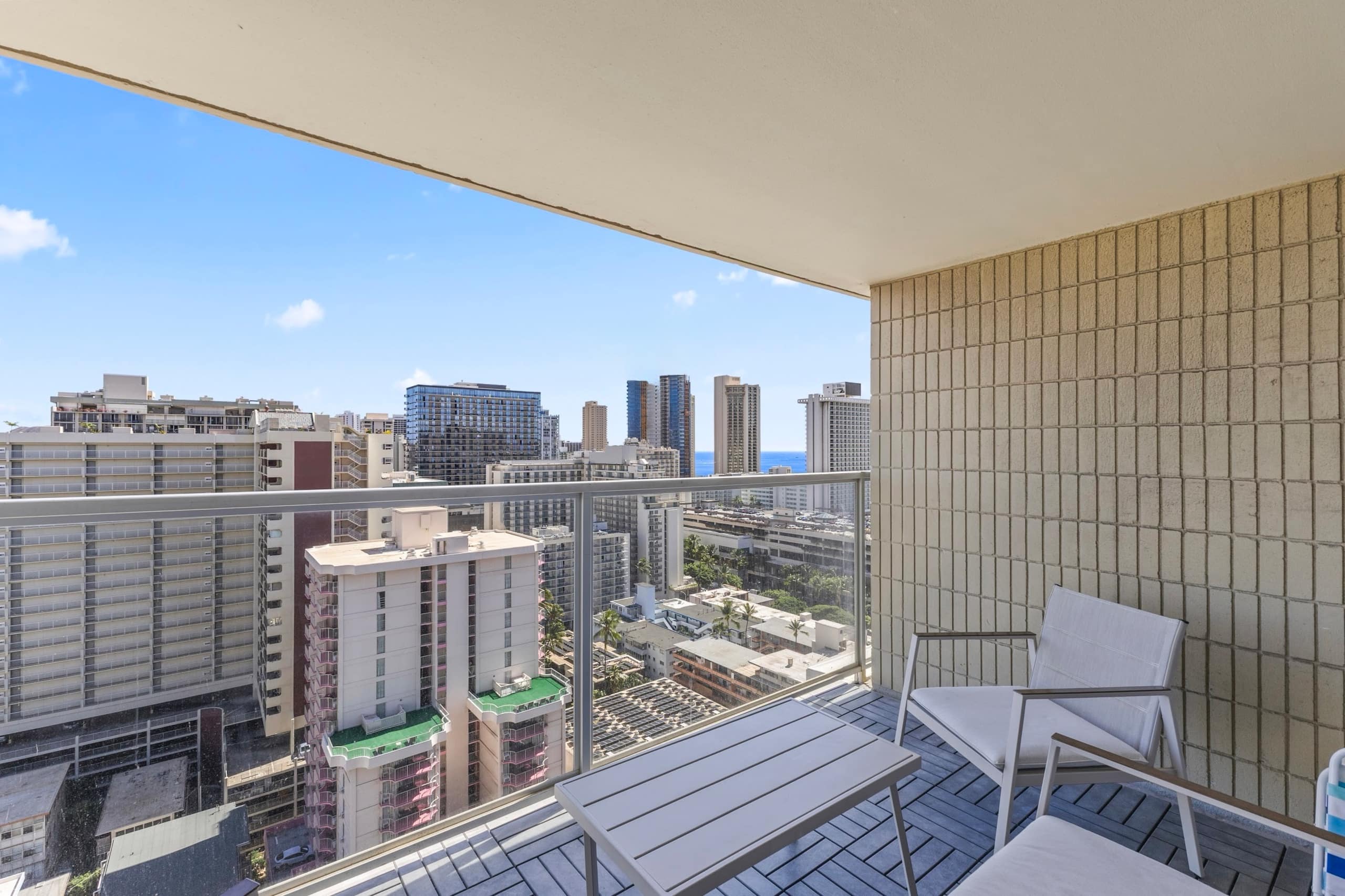 Condo in Honolulu · ★4.95 · Studio · 2 beds · 1 bath - Image 31