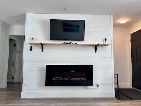 Popular Airbnb listing: Cozy 2BR Near Boulevard Lake in Thunder Bay