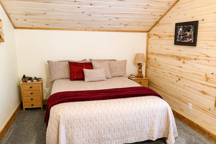 Bedroom 3 with queen bed upstairs. 