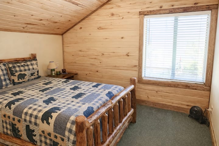 Bedroom 4 with queen bed upstairs. 