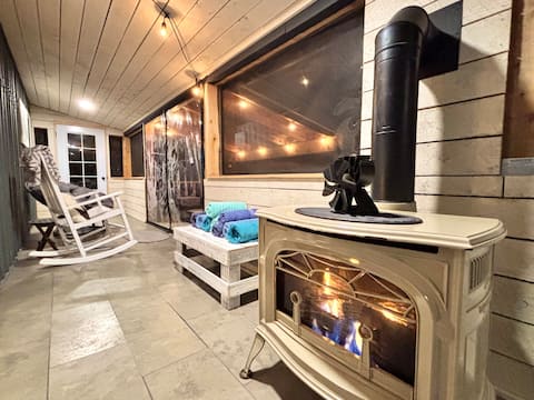 Luxury Living! HotTub•In Town•On Trails•King Suite