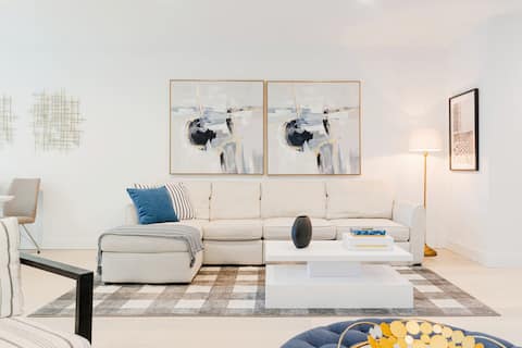 Top Airbnb: Design District/Midtown Lux Villa~Heated Pool in Buena Vista West