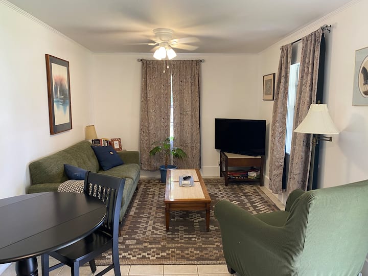 Cozy & Private Guest Cottage - Perfect For Two - Pensacola, FL
