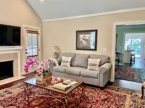 Popular Airbnb listing: Palm Cottage by Kirk Murphy Hospitality in South Georgia