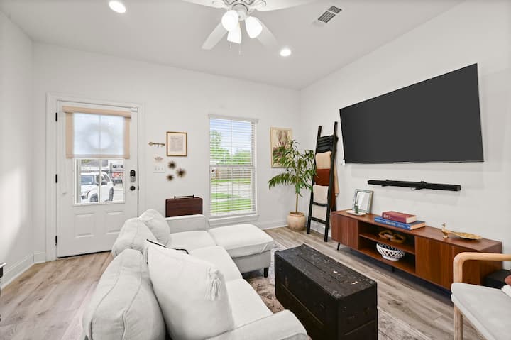 Walk To Lsu | Pet-friendly Stay Near Tiger Stadium - Baton Rouge, LA