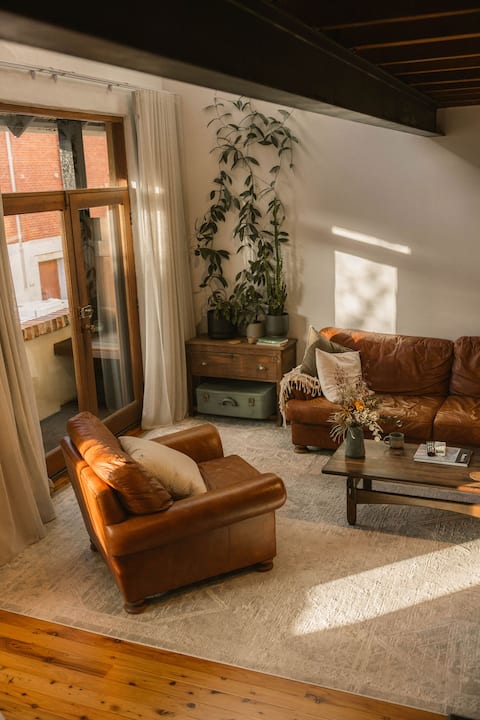 Successful Airbnb property: Orcades & Karoa: Luxurious light filled loft in Fremantle