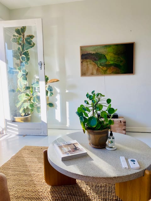 Top performing Airbnb: South Freo vibes, walk to beach, bars, coffee shop in Fremantle